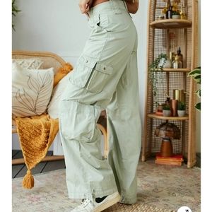 URBAN OUTFITTER RELAXED CARGO LOOSE JOGGERS PANT WOMEN XXL SAGE GREEN 2XL PLUS